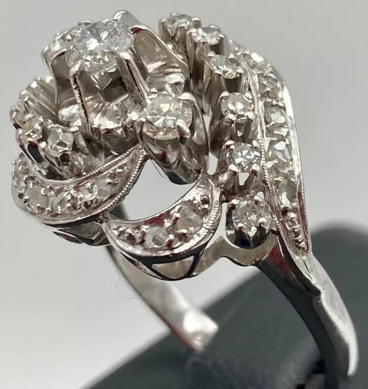 Anello Vintage oro Bianco e Diamanti 0,36 Ct